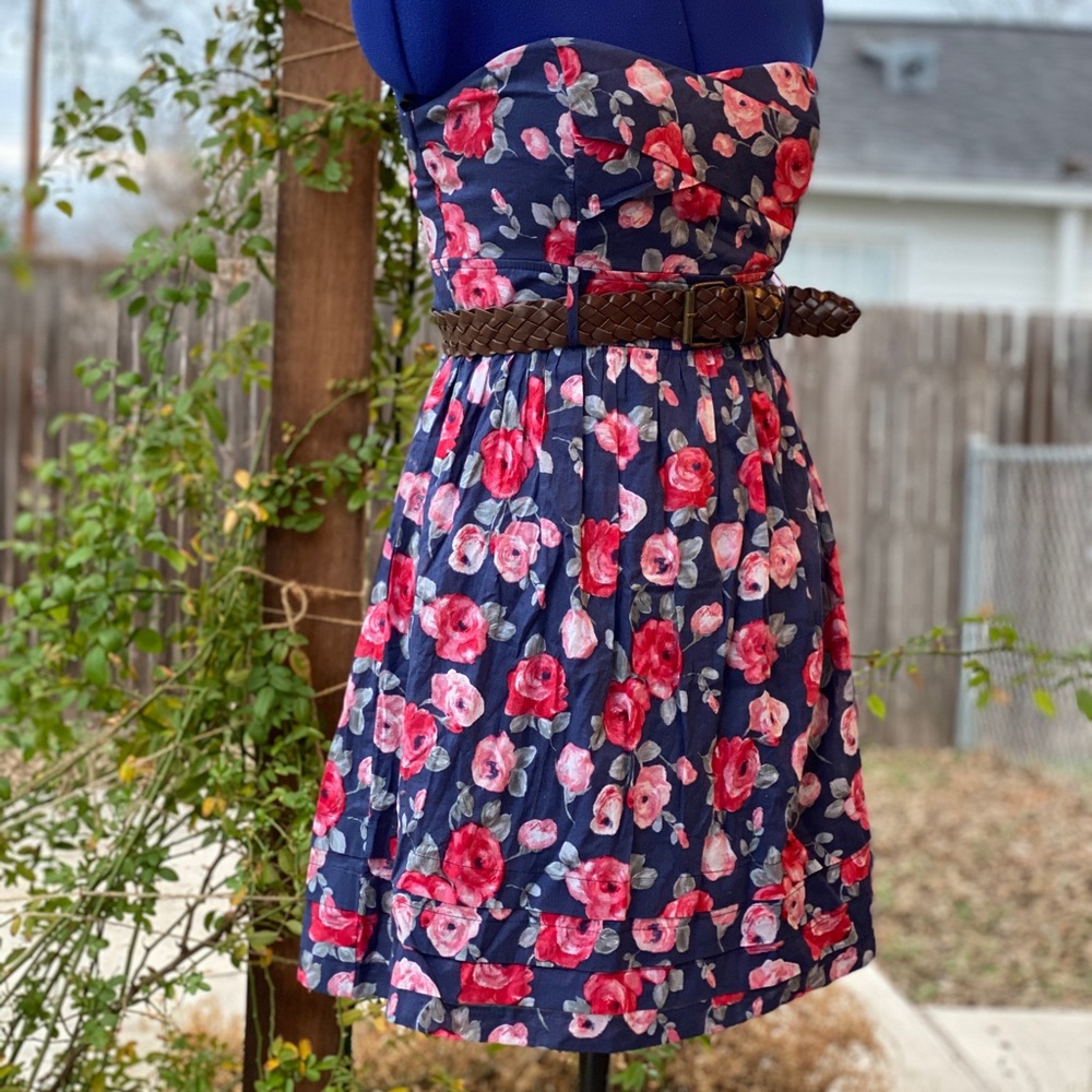 Adorable strapless dress